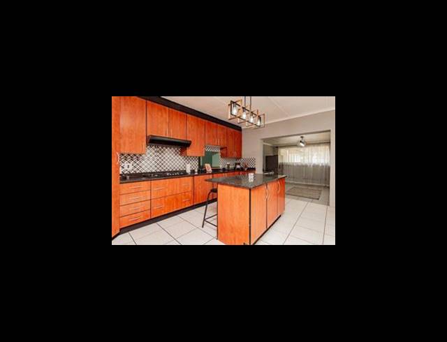 3 BEDROOM HOUSE FOR SALE IN BRACKENHURST